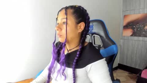 Snapshot of charis_21 chatting on 09.28.25 charis 2 online show from 09.28.25