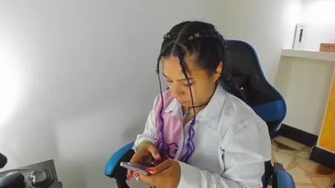 Snapshot of charis_21 chatting on 09.28.25 charis 2 online show from 09.28.25