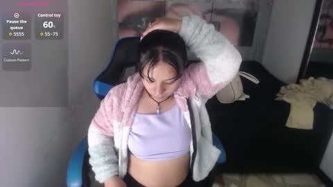 Snapshot of charis_21 chatting on 10.08.25 charis 2 online show from 10.08.25