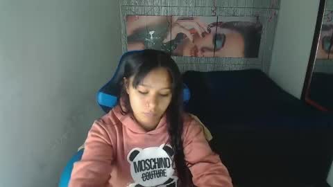 Snapshot of charis_21 chatting on 10.09.25 charis 2 online show from 10.09.25