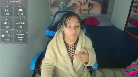 Snapshot of charis_21 chatting on 10.11.25 charis 2 online show from 10.11.25