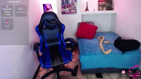 Snapshot of charis_21 chatting on 10.25.25 charis 2 online show from 10.25.25