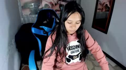 Snapshot of charis_21 chatting on 10.26.25 charis 2 online show from 10.26.25