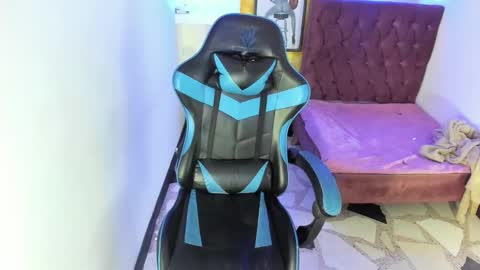 Snapshot of charis_21 chatting on 10.29.25 charis 2 online show from 10.29.25