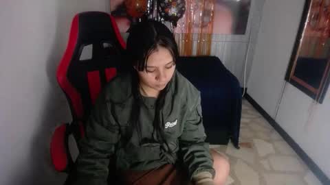 Snapshot of charis_21 chatting on 11.02.25 charis 2 online show from 11.02.25