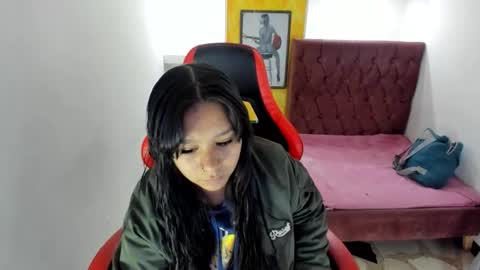 Snapshot of charis_21 chatting on 11.08.25 charis 2 online show from 11.08.25