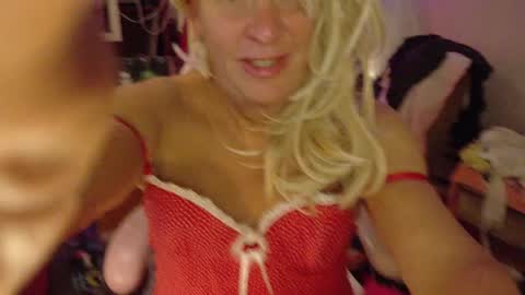 Snapshot of charli_girl chatting on 11.01.25 Charli online show from 11.01.25