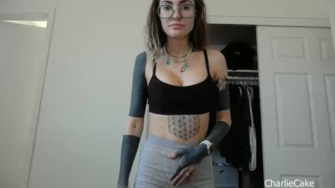 Charlie Cake online show from 12.17.25