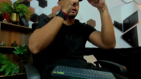 Snapshot of charliegrifin chatting on 05.19.26 online show from 05.19.26