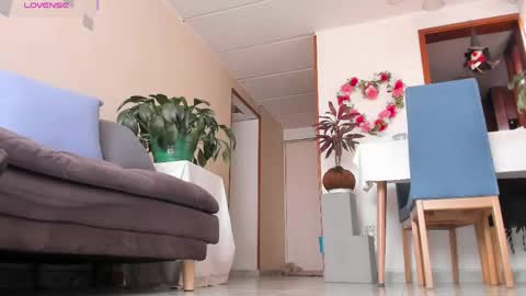 Snapshot of charlize_legs_ chatting on 05.28.26 Charlize online show from 05.28.26