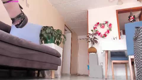 Snapshot of charlize_legs_ chatting on 06.10.26 Charlize online show from 06.10.26