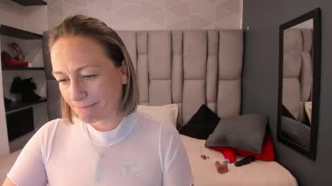 Snapshot of charlot_milf chatting on 04.30.26 Charlot milf online show from 04.30.26