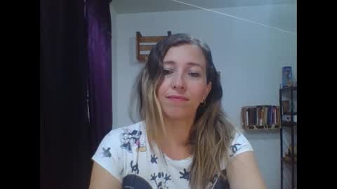 Snapshot of charlot_ponze chatting on 10.09.25 charlott online show from 10.09.25