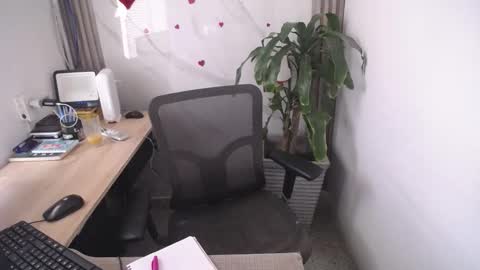 Charlote Walker online show from 02.17.25