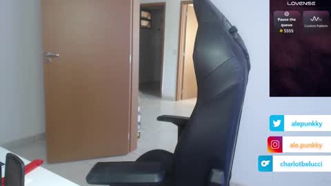 Snapshot of charlotbelucci_ chatting on 10.04.25 Ale punky online show from 10.04.25