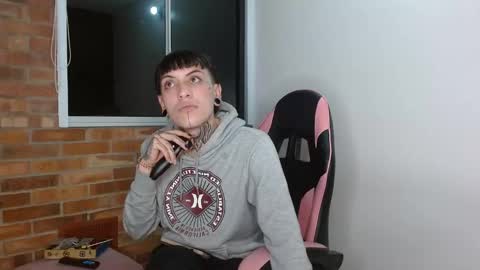 Snapshot of charlotbelucci_ chatting on 11.05.25 Ale punky online show from 11.05.25