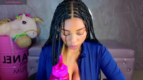 Snapshot of charlote_fun_a chatting on 04.21.26 Charlote online show from 04.21.26