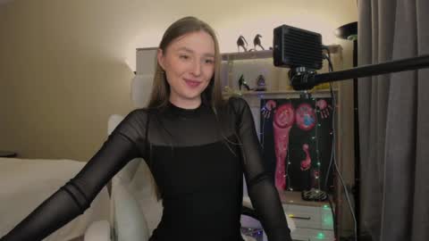 CharlottaWells online show from 01.10.25