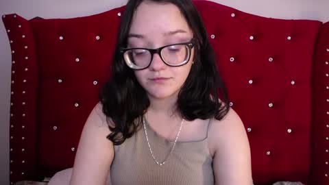 charlotte1_ls online show from 02.04.25