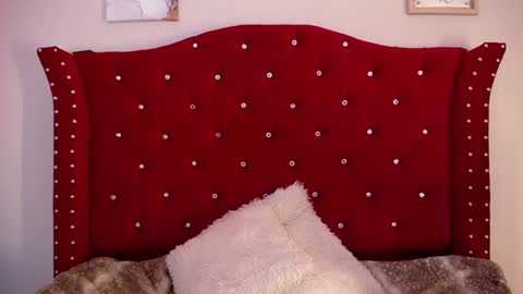 charlotte1_ls online show from 03.03.25