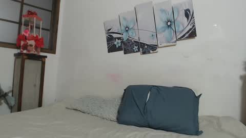 karinaa independent model online show from 10.01.25