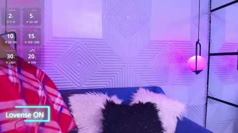 Snapshot of charlotte_2015 chatting on 10.27.25 ambar online show from 10.27.25