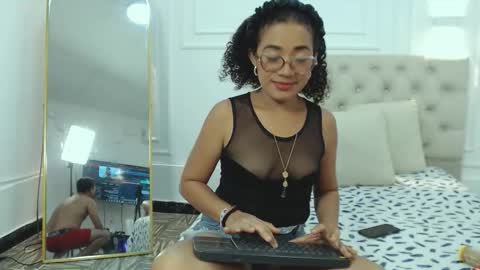 Snapshot of charlotte_dante212 chatting on 10.24.25 charlottte y dante online show from 10.24.25