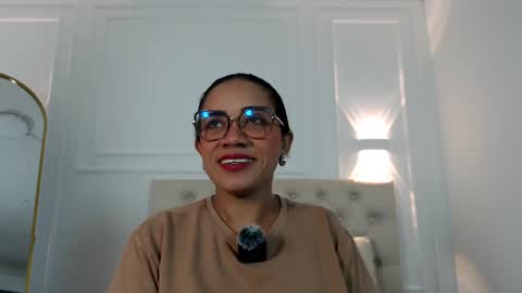 Snapshot of charlotte_dante212 chatting on 11.11.25 charlottte y dante online show from 11.11.25