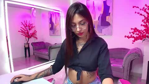 Snapshot of charlotte_etthan chatting on 10.16.25 Charlotte online show from 10.16.25