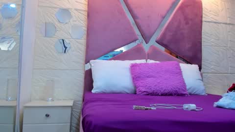 Charlotte Icee online show from 10.07.25