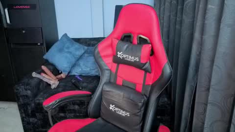 Snapshot of charlottee_lovee69 chatting on 11.11.25 Natalia online show from 11.11.25