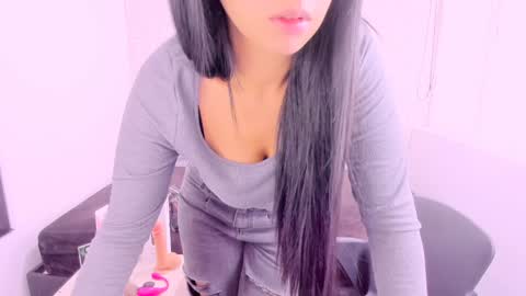 Snapshot of charlottegray_ chatting on 01.25.25 CHARLOTTE online show from 01.25.25