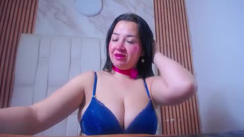 Charlotte  Schmidt online show from 11.22.25