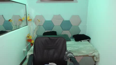 Charlotte Taylor online show from 12.24.24