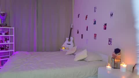 Snapshot of charming_bliss chatting on 10.10.25 Kaylee online show from 10.10.25