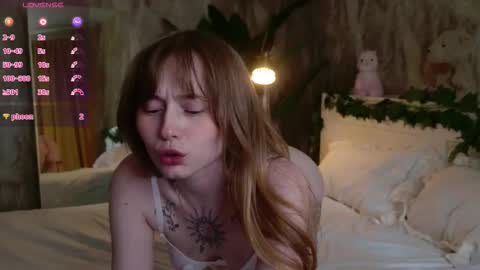 Snapshot of charming_lilly chatting on 10.09.25 Lissa online show from 10.09.25