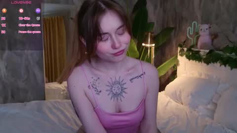 Snapshot of charming_lilly chatting on 11.02.25 Lissa online show from 11.02.25