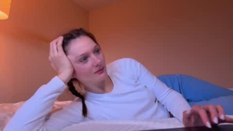 Snapshot of charmingkatie chatting on 11.10.25 katie online show from 11.10.25