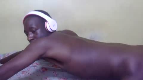 Snapshot of charmzboy chatting on 10.03.25 charmzboy online show from 10.03.25