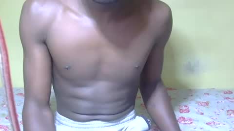 Snapshot of charmzboy chatting on 10.05.25 charmzboy online show from 10.05.25