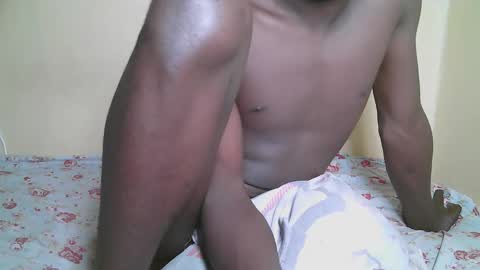 Snapshot of charmzboy chatting on 10.13.25 charmzboy online show from 10.13.25