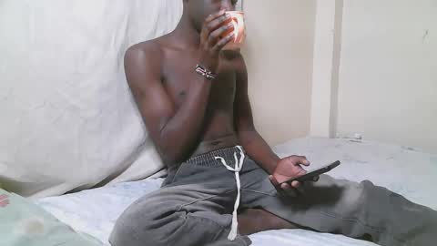 Snapshot of charmzboy chatting on 11.12.25 charmzboy online show from 11.12.25