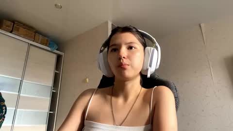 Snapshot of chasidychannel chatting on 09.12.25 Viola online show from 09.12.25