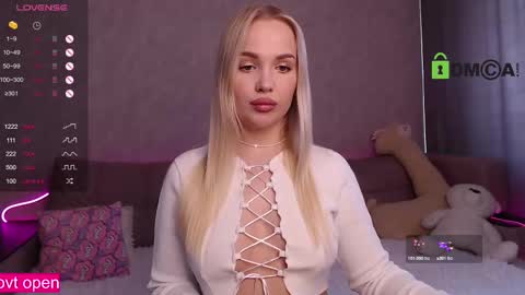Snapshot of chatur_babes_ chatting on 02.27.25 Im Elya inst Elya Elfie online show from 02.27.25
