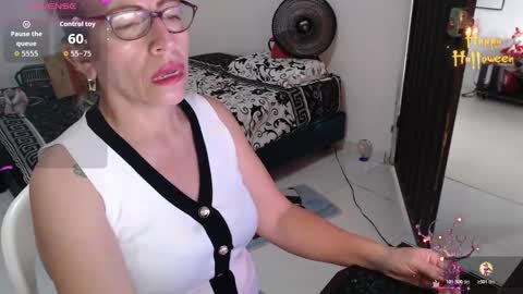 CHAYLA VICTORIA RUIZ  online show from 10.27.25