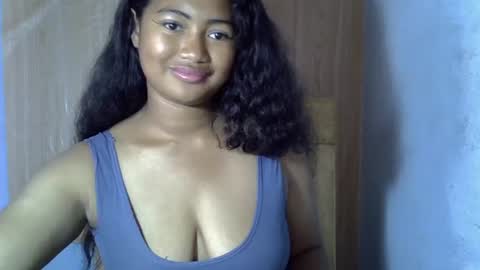 Snapshot of chechick_sahu chatting on 10.11.25 Angel online show from 10.11.25