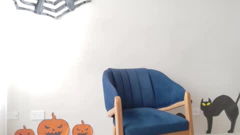 Snapshot of cheek_chic12 chatting on 10.31.25 Regina Phalange online show from 10.31.25