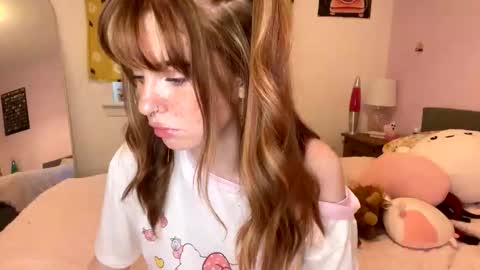 Snapshot of cheekykatx chatting on 10.09.25 cheekykatx online show from 10.09.25