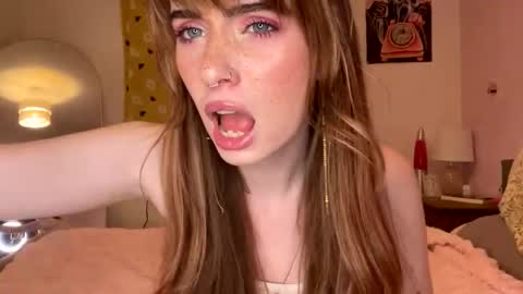 Snapshot of cheekykatx chatting on 10.16.25 cheekykatx online show from 10.16.25