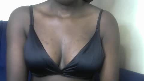 Snapshot of chelley4 chatting on 10.19.25 chelley online show from 10.19.25